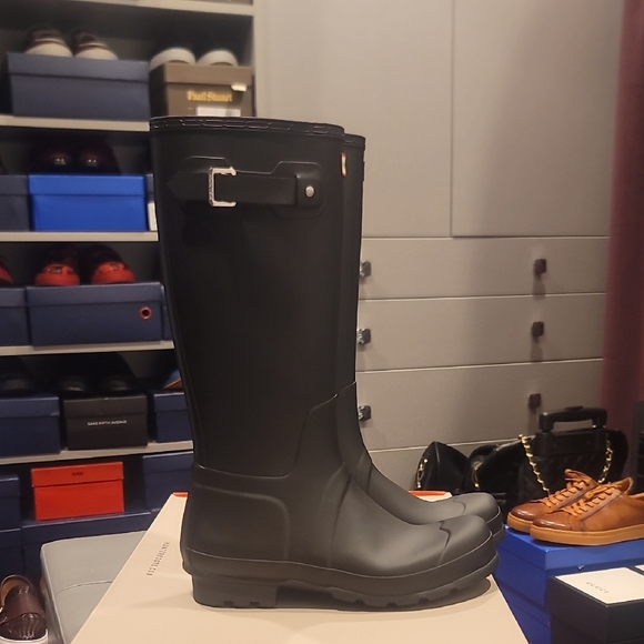Hunter Classic Black Rain Boots - Picture 2 of 5